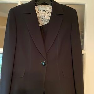 Tahari pant suit size 12